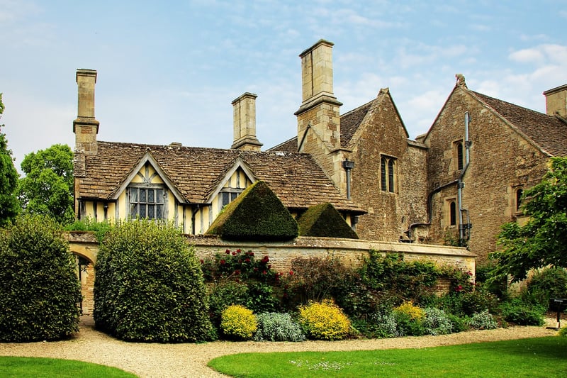 Oakhurst Manor